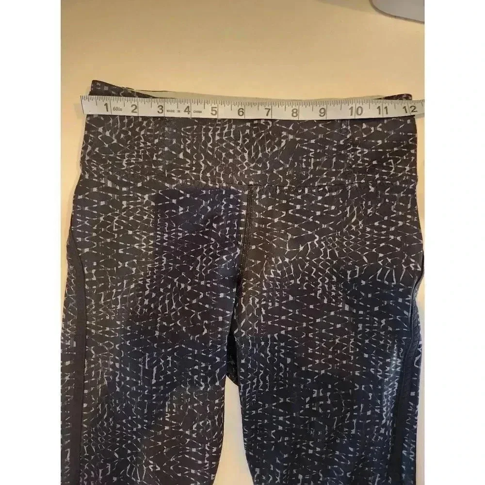 Lululemon Real Quick Crop Leggings Snakeprint Black Gray Size 4.